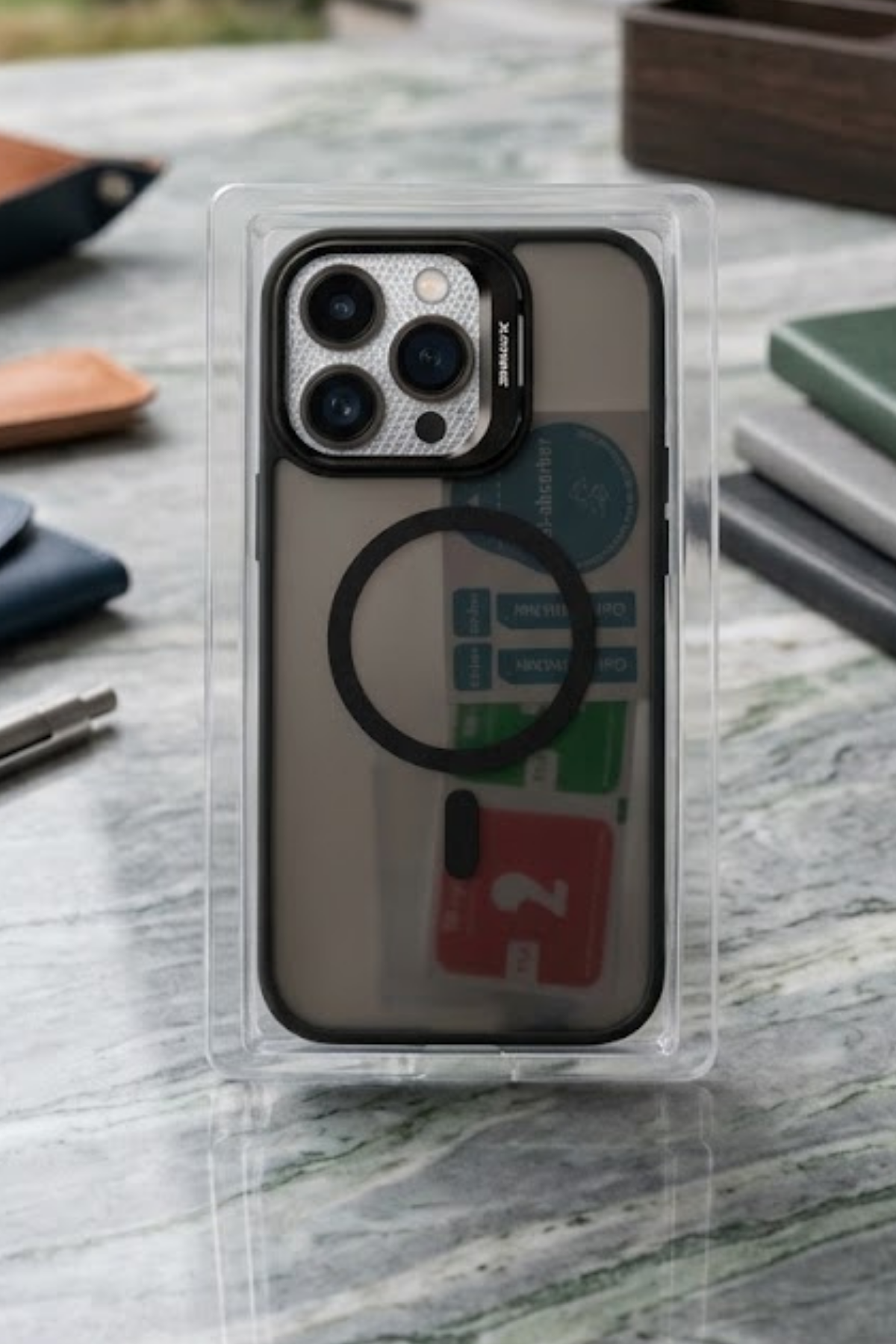 iPhone 16 Pro Max Kamera Korumalı Lensli Magsafe Özellikli Şeffaf Kılıf - Siyah